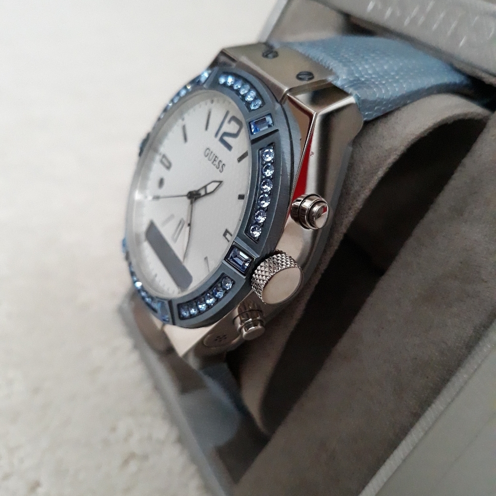 Guess smartwatch - Picture 2 of 3